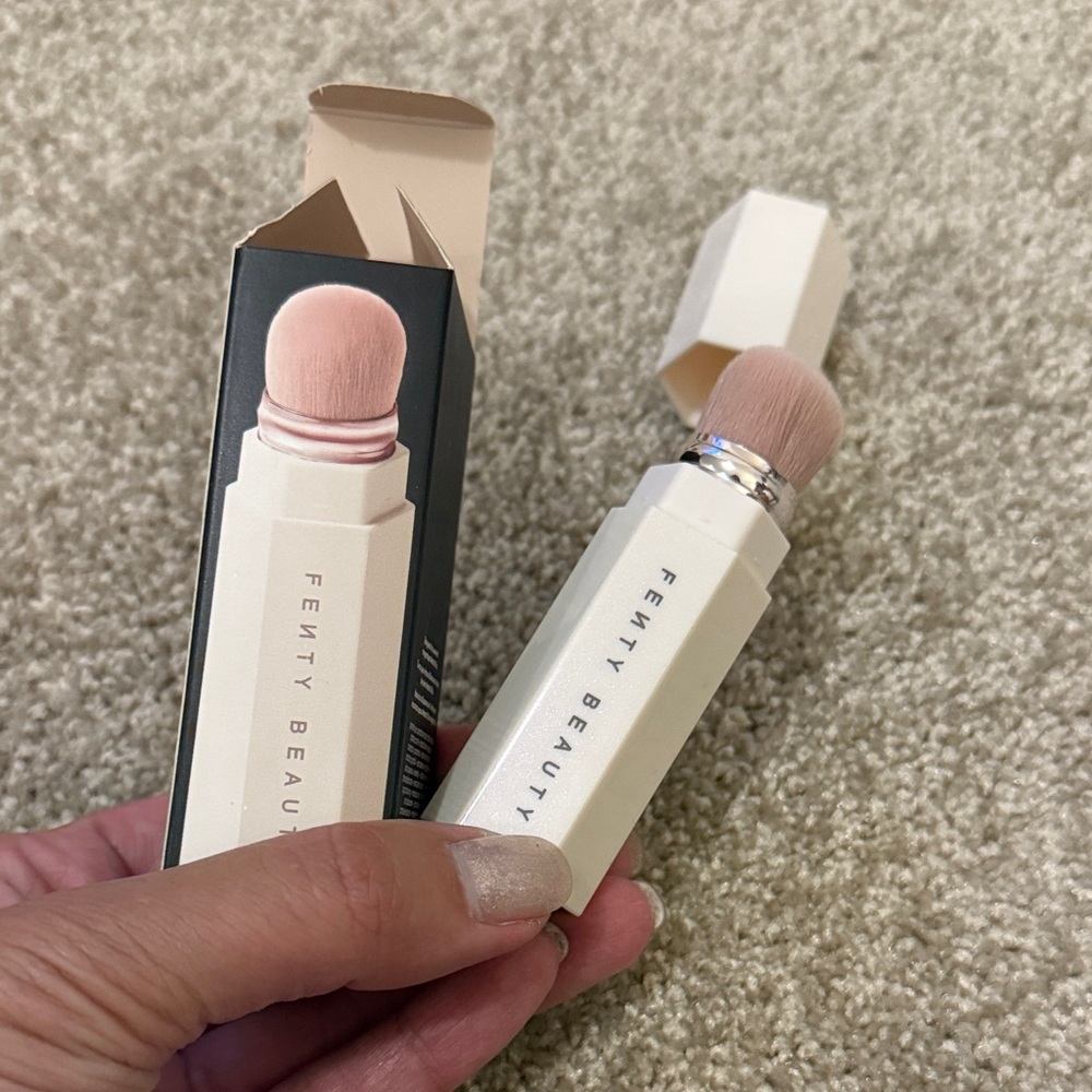 Fenty Beauty Soft Pink Makeup Brush NEW contour